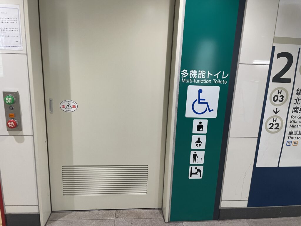 広尾駅多機能トイレ外観