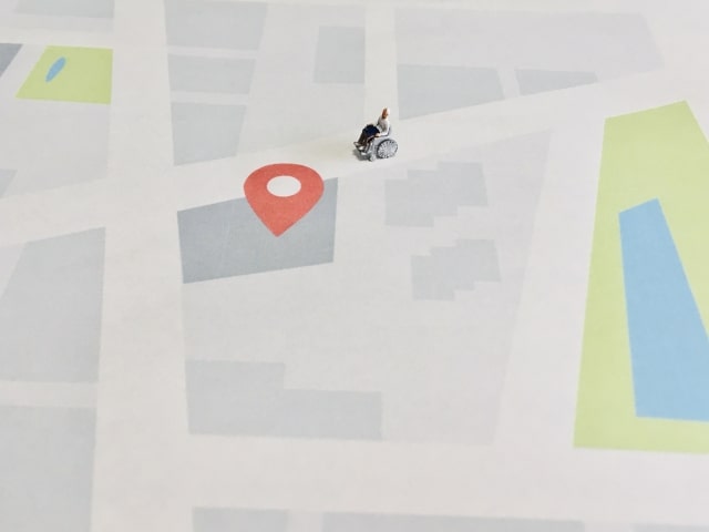 Googleマップの中の車椅子利用者とバリアフリールート
