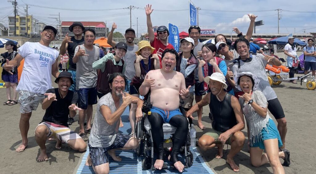 仲間と笑顔の鳥越さん