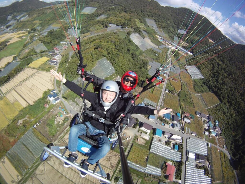 車椅子で空を飛ぶ鳥越さん