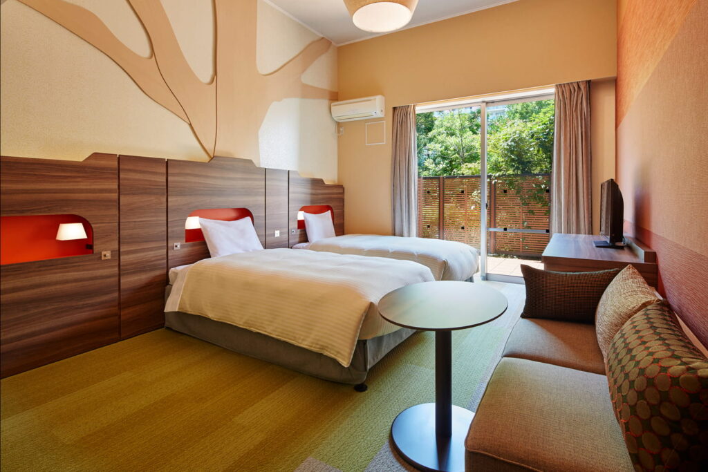 三井ガーデンホテルプラナ東京ベイ、アクセシブルツインの室内の写真