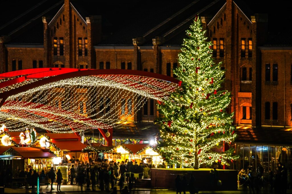 赤レンガ倉庫とクリスマスツリー