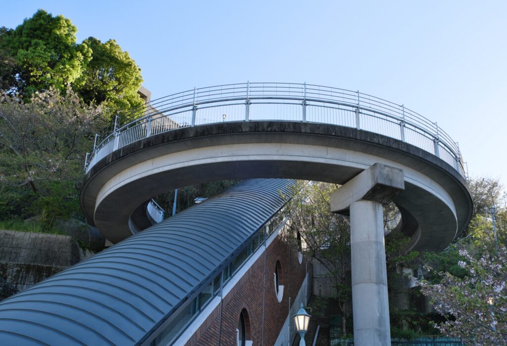 誰でも移動しやすい斜行エレベーター